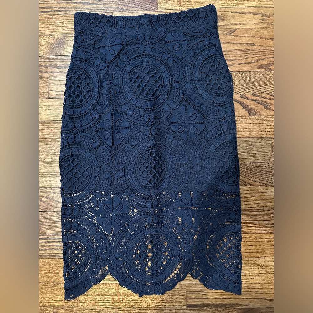 Crochet pencil skirt w half lining / small (4-6)